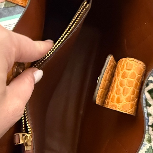 Tory Burch Tan Leather Shoulder Bag - Picture 5 of 6